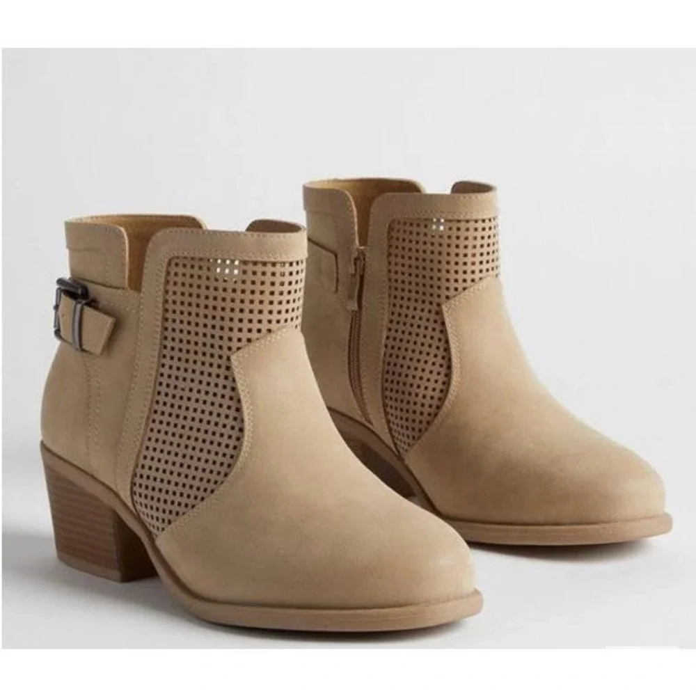 MÍA -Perforated Buckle Ankle Bootie  Size 9M Oatmeal